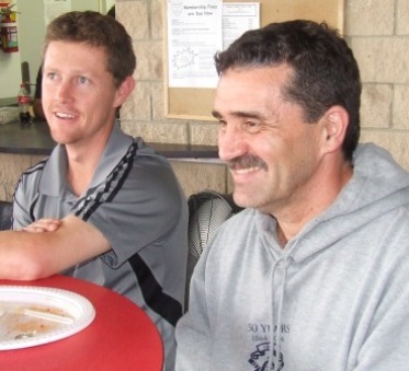 Caught out, Prids! Craig Pridham (left) was caught watching the Test action on TV, while Tony Gleeson is clearly running his eye over the form of our Thirds on the oval outside. Caught out, Prids! Craig Pridham (left) was caught watching the Test action on TV, while Tony Gleeson is clearly running his eye over the form of our Thirds on the oval outside.