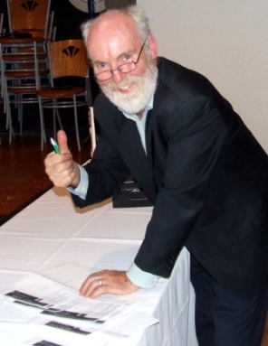 Al Cumming shows his accounting skills as he tallies up the dollars for the night. Al Cumming shows his accounting skills as he tallies up the dollars for the night.