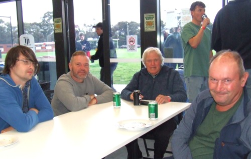 A front-row table: L-R Chris Love, Shane Collins, Ron Pontague and Paul Simon. A front-row table: L-R Chris Love, Shane Collins, Ron Pontague and Paul Simon.